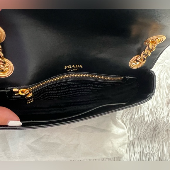 PRADA Saffiano Flap Shoulder Bag in black. - Picture 11 of 14
